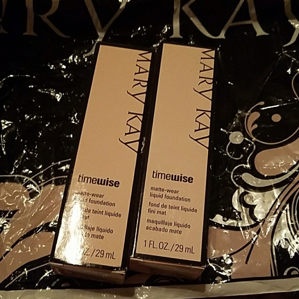 COPY - Mary Kay Matte-wear liquid foundation beig…